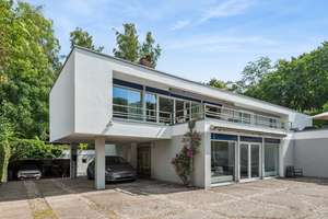 Exklusiver Bungalow im Bauhaus-Stil mit attraktivem Grundstück