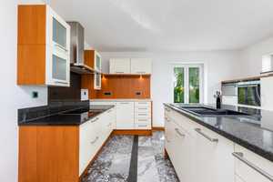 Mehrfamilienhaus in idyllischer Lage mit großzügigem Wohnraum für Familien. – Aichach-Friedberg (Kreis) – Vorschaubild 2