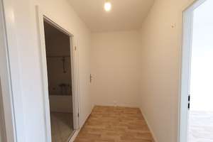 **JETZT EINZIEHEN**2-Zimmer-Wohnung // Balkon // 3.OG // Bad mit Wanne // ab Sofort – Plovdiver Straße 6, 4205 Grünau-Nord, Leipzig – Vorschaubild 3