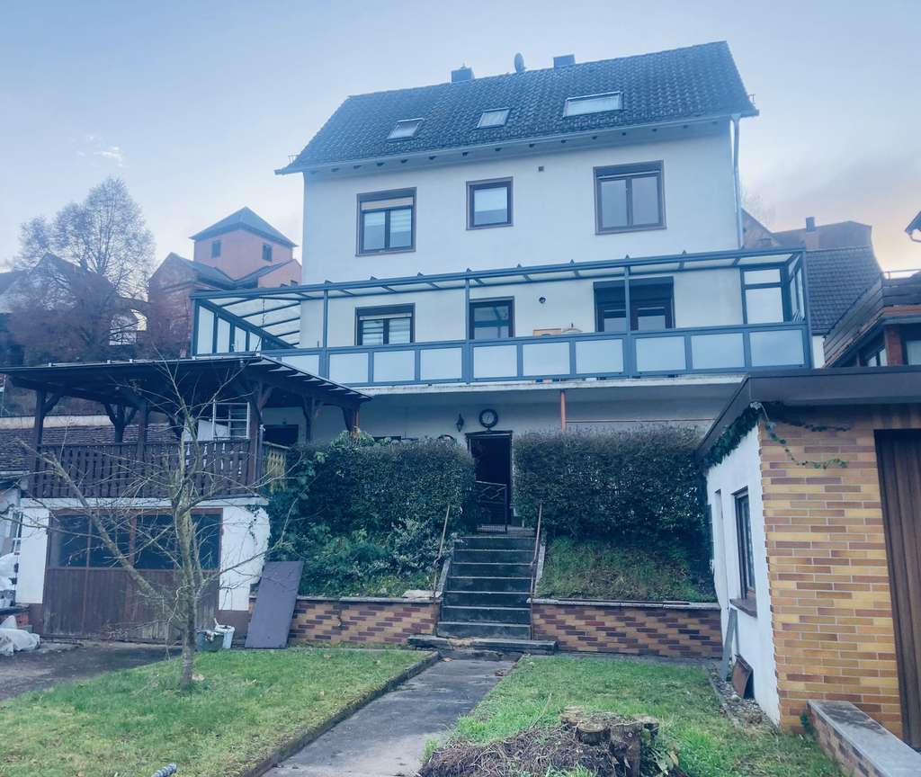 Immobilie in Hornbach - Gepflegtes Ein- bis Zweifamilienhaus mit Photovoltaik und zusätzlichem Grundstück in Hornbach - Bild 1