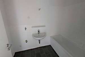 Geräumige und gut geschnittene 3-Zimmer-Wohnung mit BALKON und Wannenbad – Friedrich-Engels-Str. 46, 47169 Marxloh, Duisburg – Vorschaubild 9