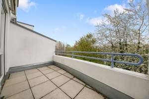 3 Zimmer-Wohnung in Riedenberg- Ruhige, grüne Lage, 2 Balkone & Tiefgarage und Einbauküche inklusive – 70619 Riedenberg, Stuttgart – Vorschaubild 8