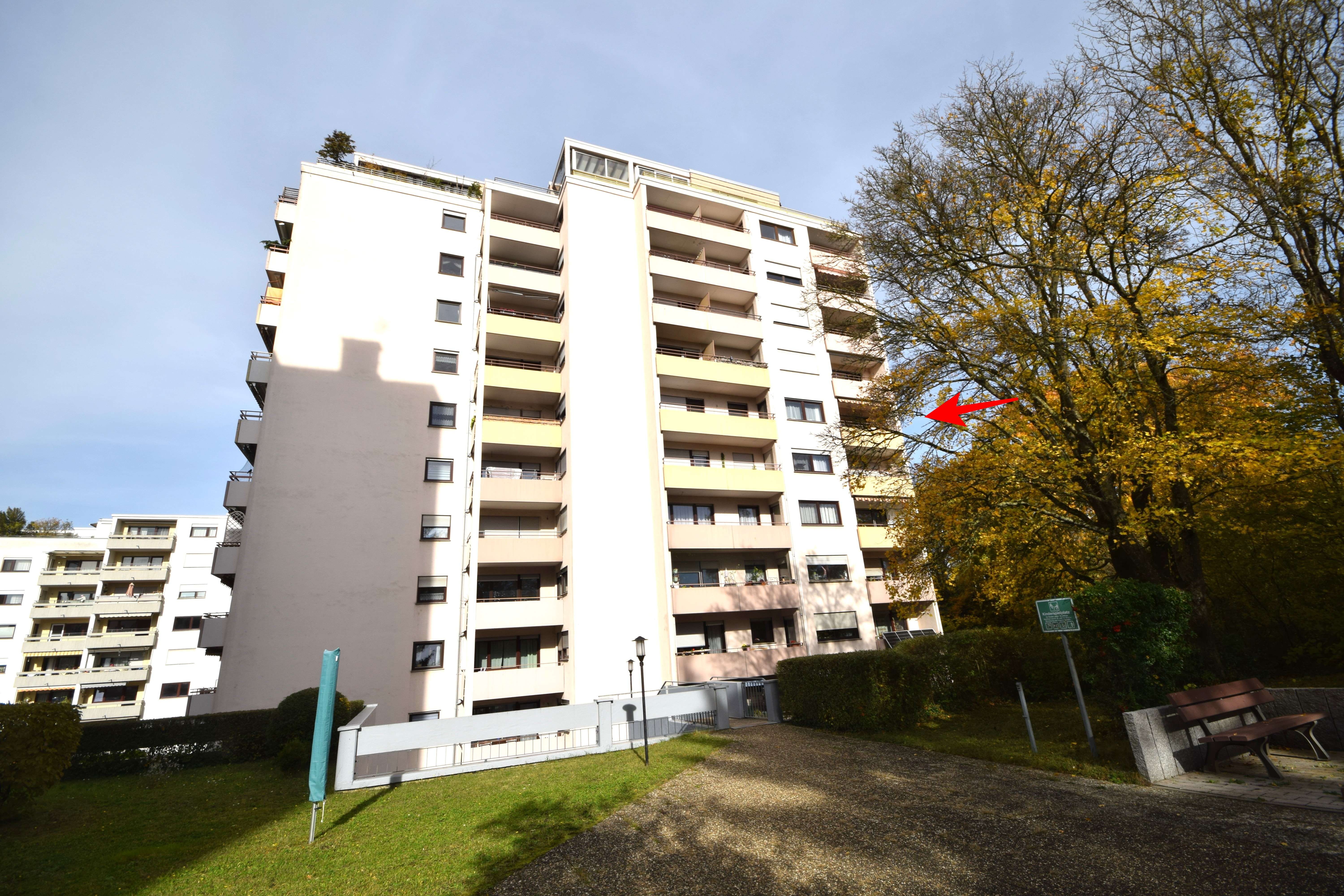 HOCH OBEN***Helle 3-Zi.-Whg. mit Balkon, Aufzug und TG-Platz, Ludwigsburg Kreis – Bild 1