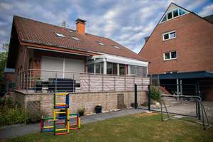 Großes Mehrgenerationenhaus mit Einliegerwohnung - auch als Mehrfamilienhaus nutzbar.