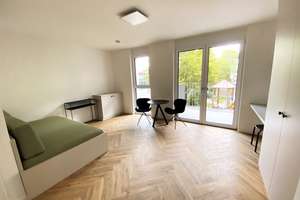 Möbliiertes Studio direkt am Marktplatz Adlershof, zum ruhigen Innenhof ausgerichtet mit Balkon!