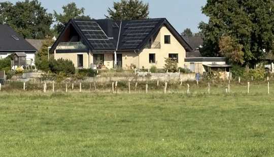 Bild von Familienfreundliches Ein-/Zweifamilienhaus in Altgarbsen mit Blick bis zum Deister - provisionsfrei!