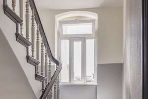 Altbauklassiker mit Enfilade, Dielen, Kachelöfen und weitem Blick über Kreuzberg – Gneisenaustraße 16, 10961 Kreuzberg, Berlin – Vorschaubild 18