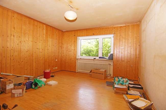 Immobilie in Roßtal - Roßtal-S-Bahn Nähe: Einfamilienhaus mit PV, Solar, Doppelgarage und Traumblick auf Felder und Wiesen - Bild 2