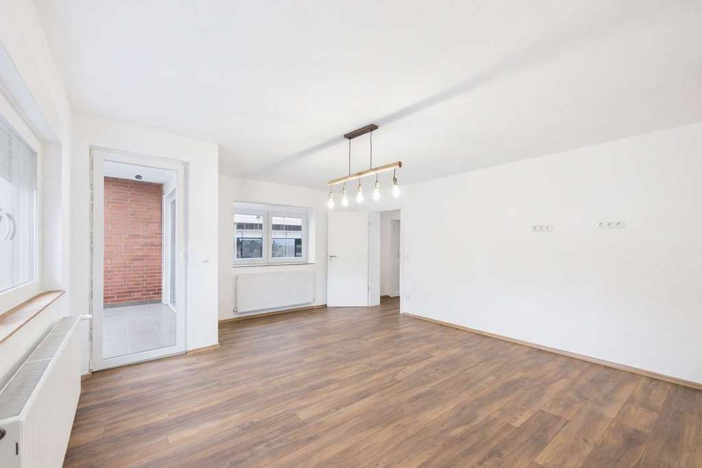 Immobilie in Wendeburg - 225 qm-Wohntraum auf drei Etagen! 2023 rundsaniertes Ein-/Zweifamilienhaus in Meerdorf bei Peine! - Bild 3