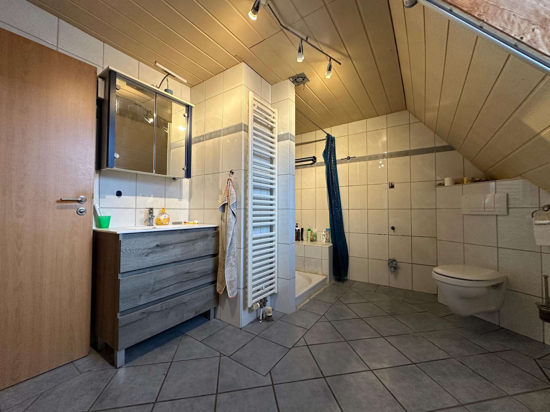 Immobilie in Weener - Mehr Raum für Ihre Pläne - wohnen, vermieten, kombinieren - Bild 1