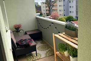 Modernisierte Wohnung mit zwei Zimmern sowie Balkon und Einbauküche in Wuppertal