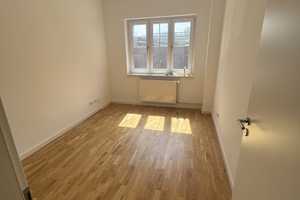 Tolle 2-Zimmer-Hochparterre-Wohnung mit Balkon und Einbauküche in Hamburg Hammerbrook – Hamburg – Vorschaubild 3