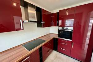 Moderne 3-Zimmer-Wohnung mit Echtholzkamin & Tiefgarage – Carl-von-Ossietzky-Straße 47 D, 65197 Klarenthal, Wiesbaden – Vorschaubild 2