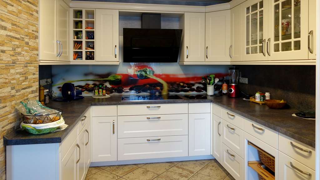 Immobilie in Elsterwerda - Gepflegtes MFH mit drei Wohneinheiten, großem Grundstück und vielseitigem Nebengelass - Bild 3