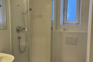 Gepflegte 2-Zimmer-Erdgeschosswohnung mit Balkon, Innenhofblick und Wohnküche – Elsenheimerstr. 24, 80687 Friedenheim, München – Vorschaubild 8