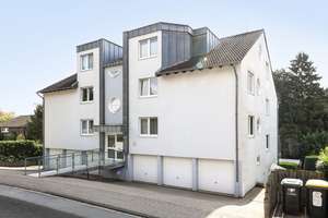 Einziehen und wohlfühlen: Attraktive Dachgeschosswohnung mit sonnigem Balkon und Tageslichtbad – 45472 Heißen, Mülheim an der Ruhr – Vorschaubild 2