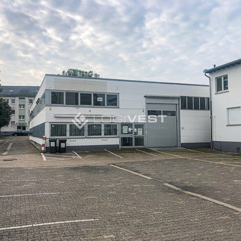 Gewerbehalle mit anschließendem Büro und großzügiger Freifläche ab sofort frei !