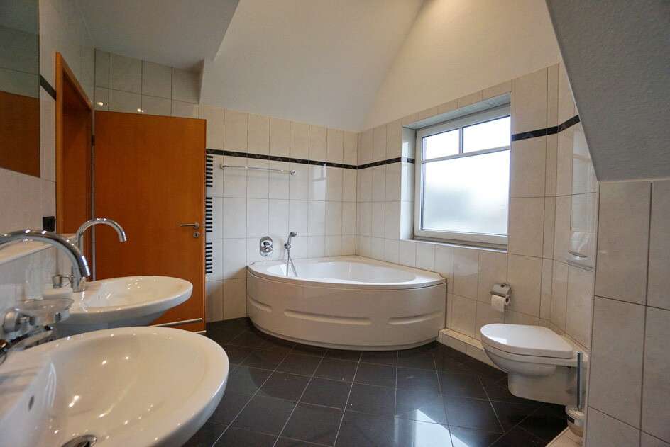 Immobilie in Kerken - Kerken-Nieukerk: Geschmackvolles, freistehendes Einfamilienhaus mit Bürofläche und separatem Ein - Bild 3