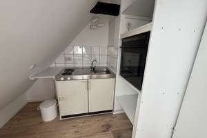 Möbliertes Dachgeschoss-Apartment mit ca. 30 m² in direkter Stadionnähe – Alter Militärring 15, 50933 Müngersdorf, Köln – Vorschaubild 7