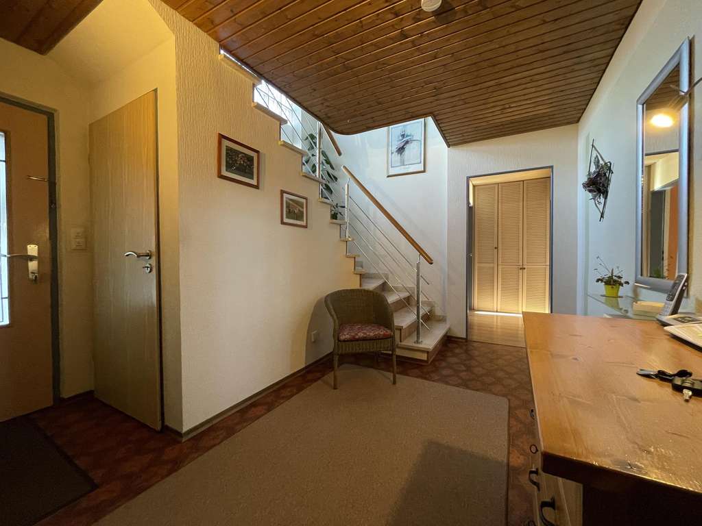 Immobilie in Lamerdingen - SOLIDES EINFAMILIENHAUS IM GRÜNEN MIT NAHWÄRME - Bild 2