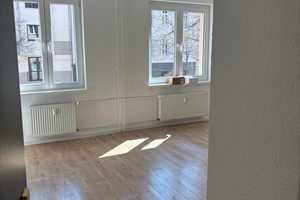 kleine 2 Raumwhg., nähe Bretschneider Park, Vertrag Tagespflege optional möglich – Delitzscherstraße 37, 4129 Leipzig – Vorschaubild 1