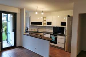 Gepflegte 2,5-Zimmer-EG-Wohnung mit komplett ausgestatteter Küche, Garten und TG-Stellplatz – Lohstraße 49b, 45359 Bedingrade, Essen – Vorschaubild 2