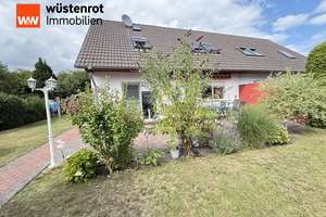 Gepflegte DHH auf Erbbaurechtsgrundstück – Doppelcarport & Wohnmobilstellplatz in ruhiger Lage