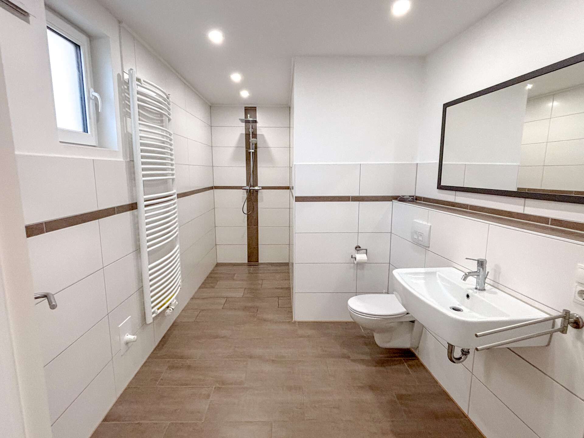 Immobilie in Wirges - Einziehen & genießen: Modernisiertes Zweifamilienhaus mit Photovoltaikanlage, Garage und Terrasse - Bild 5