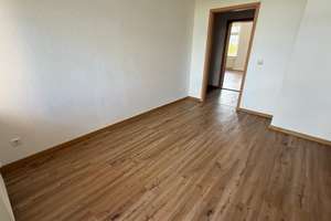 2. OG / Laminat /  Wanne+Dusche+Fenster /  zwei Balkon u.v.m. – Jahnstraße 57, 9126 Lutherviertel, Chemnitz – Vorschaubild 7