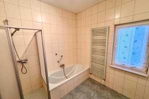 HORN IMMOBILIEN ++ Neubrandenburg Brodaer Höhe, renoviertes Reihenendhaus mit Keller und Carport – Neubrandenburg – Vorschaubild 10