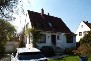 1 - Familienhaus mit teilbewohnbarem Souterrain, Dachterrasse,  Süd-/West-Terrasse und gr. Garage – 27474 Cuxhaven – Vorschaubild 1