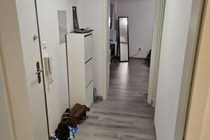 Geschmackvolle Hochparterre-Wohnung mit zweieinhalb Zimmern sowie Balkon und EBK in Fürth – Voltastraße 16, 90766 Hardhöhe, Fürth – Vorschaubild 3