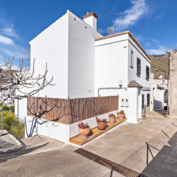Spektakuläres Penthouse mit ZWEI Schlafzimmern, einem BADEZIMMER und möbliert in Velefique, Almería.