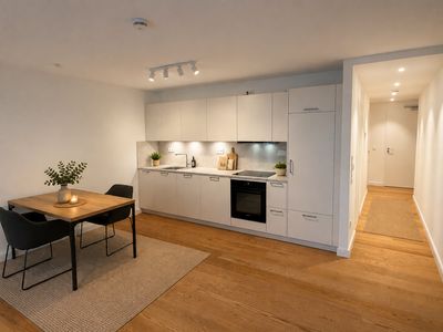 Großzügige 1-Zimmer-Wohnung in Bogenhausen | 46 m² | großer Balkon | hochwertig möbliert