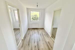 Helle 2-Zimmer-Wohnung mit Balkon, frisch renoviert! – Nietzscheweg 1, 45279 Freisenbruch, Essen – Vorschaubild 1
