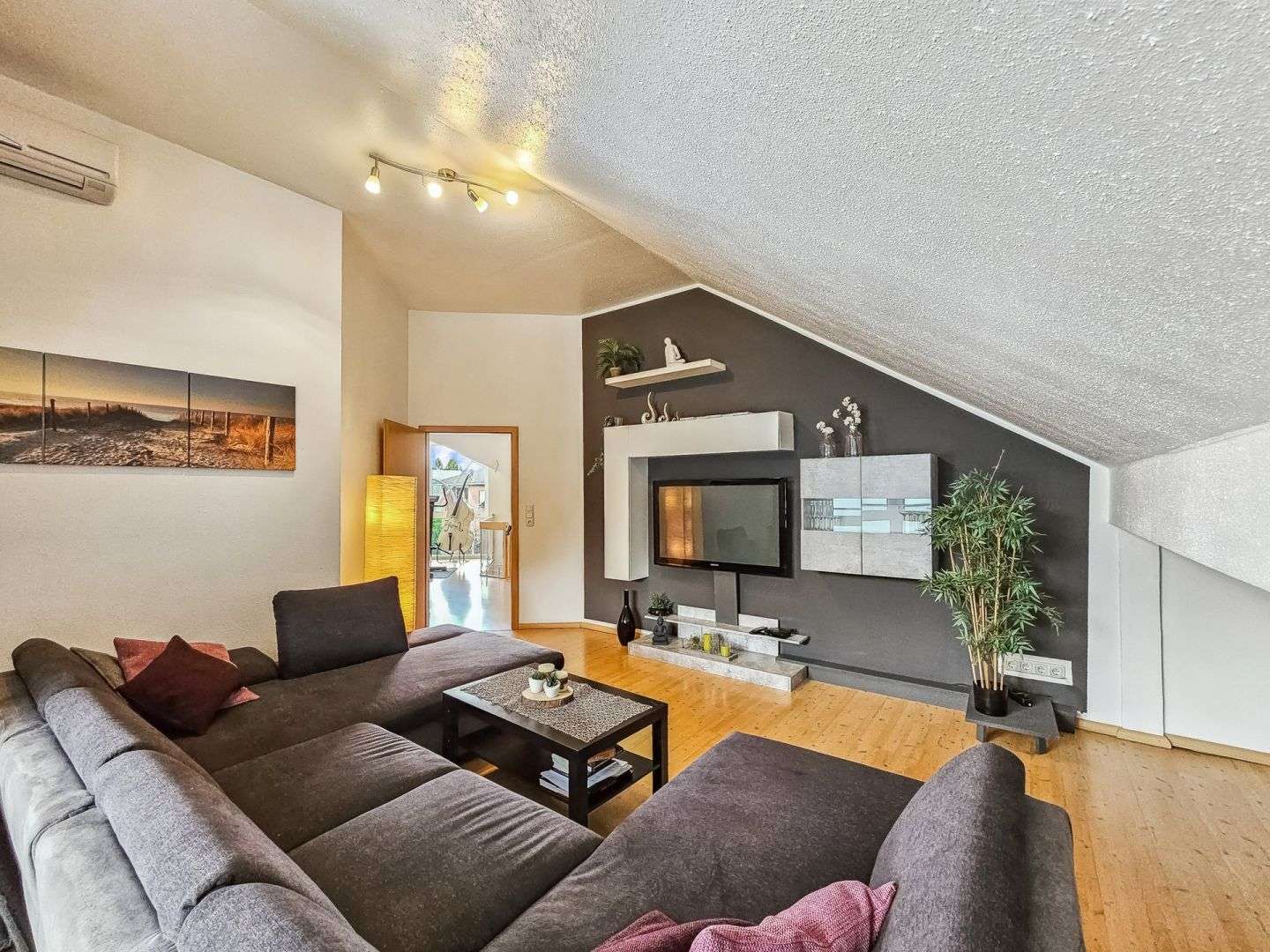 Immobilie in Gangelt - Gangelt - Freistehendes Einfamilienhaus mit Einliegerwohnung in begehrter Lage - Bild 0