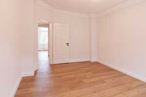 Erstbezug und mit Garage! Hochwertig sanierte, zentrale 3 Zimmer Wohnung – Kiel – Vorschaubild 4