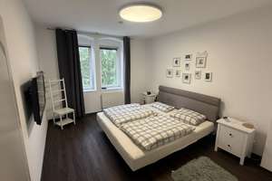 Charmante Doppelhaushälfte mit großem Garten, Terrasse, Carport in ruhiger Sackgassenlage – Dutzendriege 21a, 45309 Kray, Essen – Vorschaubild 2