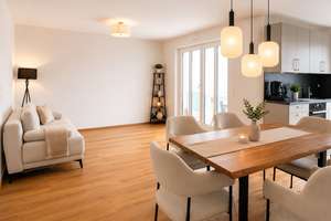 Familienfreundliche 3-Zimmer-Wohnung – EBK, 2 Bäder und Süd-West-Loggia – Paula-Hahn-Weinheimer-Weg 11, 80997 Allach, München – Vorschaubild 1