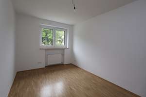ERSTBEZUG nach Sanierung - Attraktive 3-Zimmerwohnung mit Westloggia - kurzfristig beziehbar – 81737 Altperlach, München – Vorschaubild 12