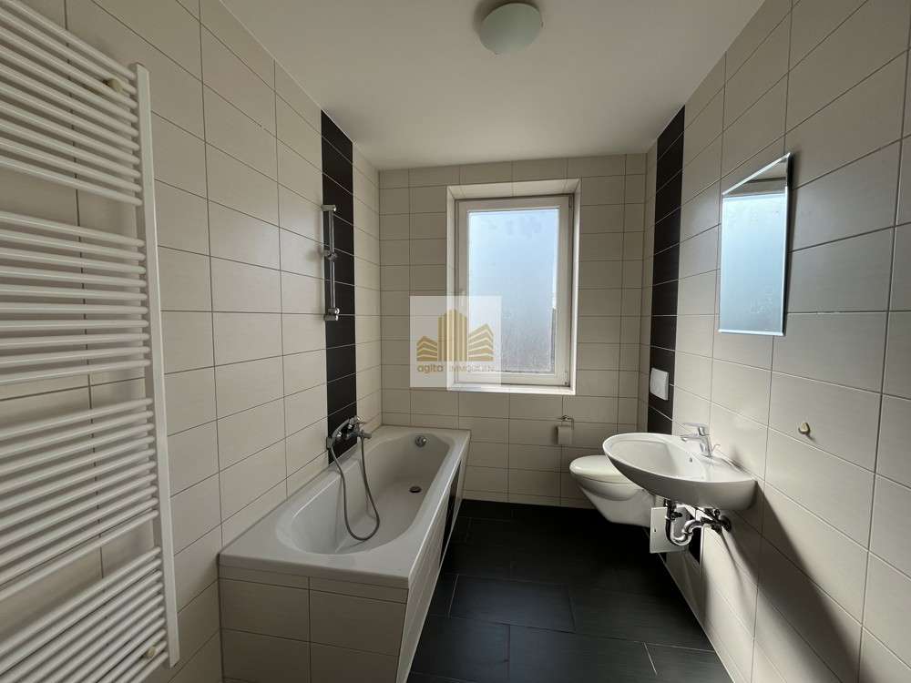 Immobilie in Merseburg - modernisiertes Mehrfamilienhaus mit PV Anlage in Merseburg für Faktor 18 - Bild 1