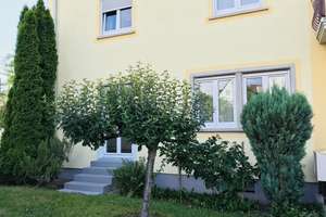 ++ Schöne, helle Hochparterrewohnung mit eigenem Garten und KfZ-Außenstellplatz ++