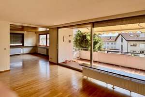 Großzügige, helle 5-Zimmer-Wohnung in bester Lage, sehr gute Ausstattung, Wärmepumpe und neues Bad.