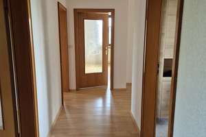 3-Zimmer-Wohnung mit Balkon in Moosthenning – Ringstraße 6, 84164 Moosthenning – Vorschaubild 3