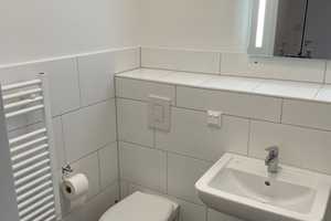 Dachgeschoss- Wohnung mit Terrasse, möbliert & ALL- INCLUSIVE Miete!- über den Dächern Düsseldorfs – Merziger Straße 19 a/b, 40476 Düsseldorf – Vorschaubild 6