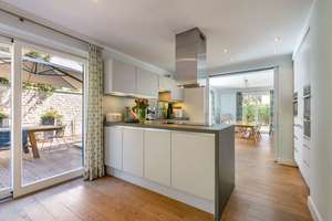 Großzügig, individuell und perfekt für Familien: Exklusive Villa mit Garten und Pool – Die vollständige Adresse der Immobilie erhältst du vom Anbieter., 81479 Solln, München – Vorschaubild 8
