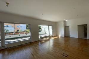 Rarität: Exklusive 3,5 Zimmer-Penthouse-Wohnung mit traumhaftem Ausblick – Alfons-Auer-Straße 8b, 93053 Galgenberg, Regensburg – Vorschaubild 2