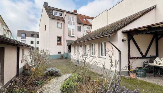Bild von 1 bis 2-Familienhaus mit Nebengebäude in zentraler Lage