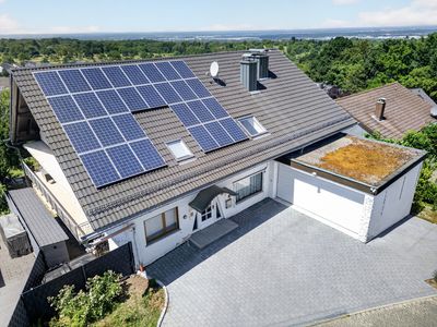 Fernblick bis ins Elsass – großzügige Architektenvilla mit Wellnessbereich