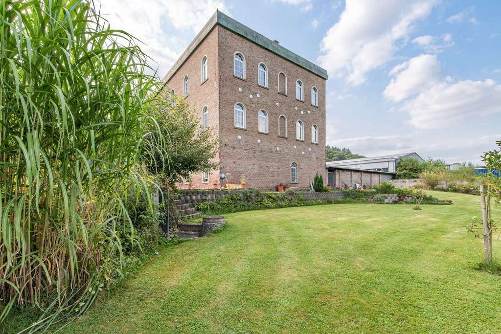 Immobilie in Schiesheim - Außergewöhnliches Wohnen auf einem beeindruckenden Anwesen! - Bild 2